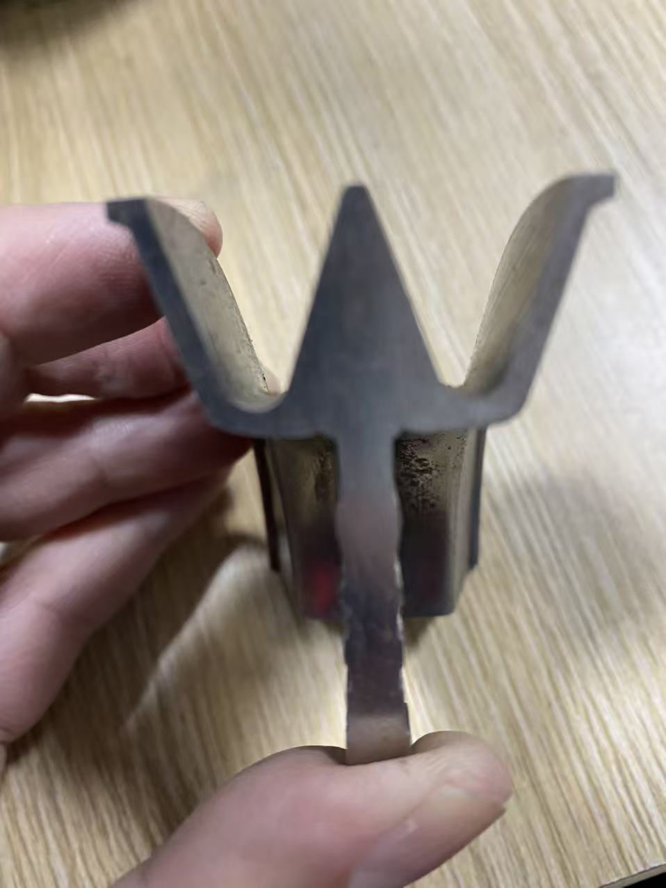 һ��ְ�ֱ��һ�γ��ͣ���ѹ��Ƥ���ֲۣ�ͼʾ�ֲ۱���