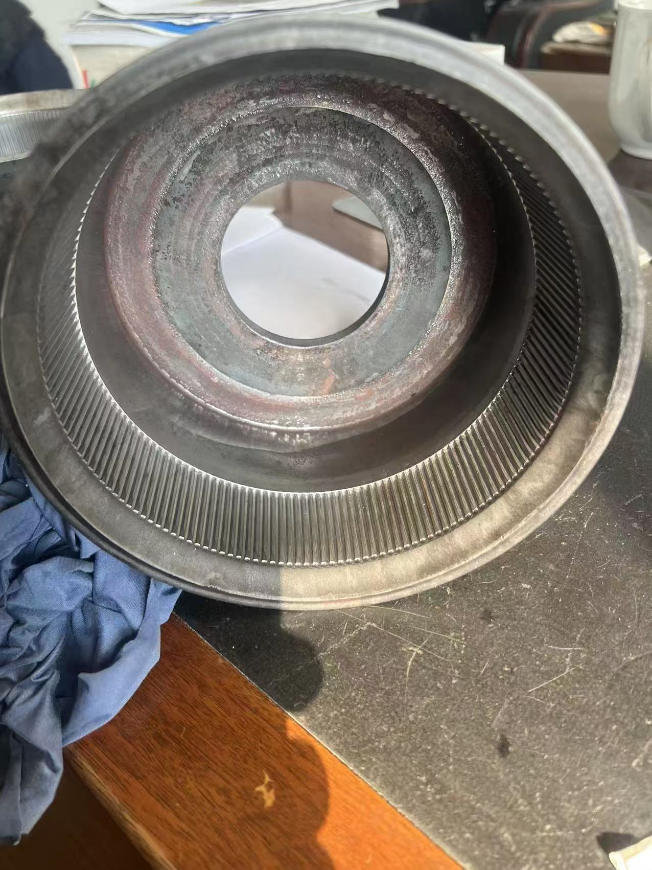 һ��ְ�ֱ��һ�γ��ͣ���ѹ���ڻ����ݣ�ͼʾ�ڿױ���