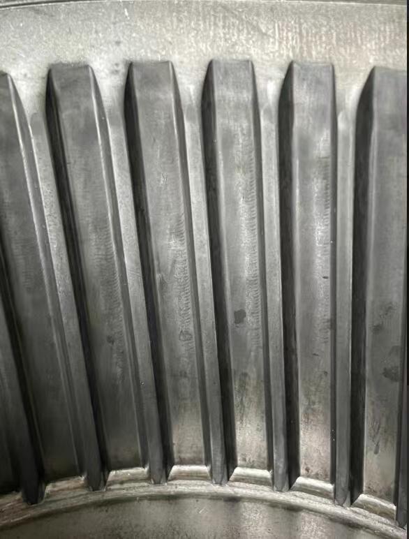 һ��ְ�ֱ��һ�γ��ͣ���ѹ���ڳݣ�ͼʾ����ϸ�ڡ�