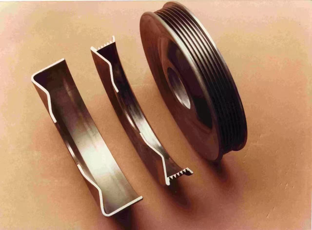 ת���Ƥ���֣���һ��ְ強ѹ���ͣ�ͼʾ������������ͼ